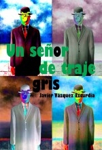 Un señor de traje gris