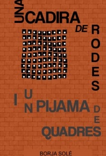 Una cadira de rodes i un pijama de quadres