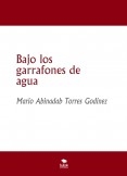 Bajo los garrafones de agua